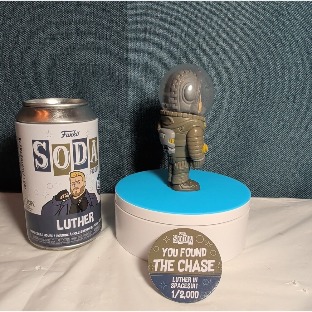 Funko Soda Luther Spacesuit Chase Vinyl Figure 1/2000 - Picture 15 of 16